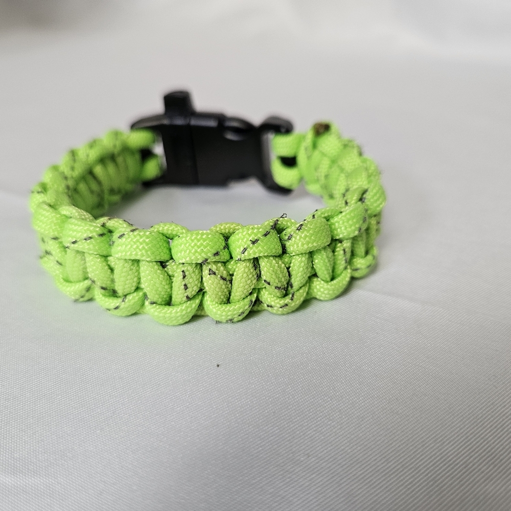 Handmade‎ Neon Green Paracord Bracelet Size 8"